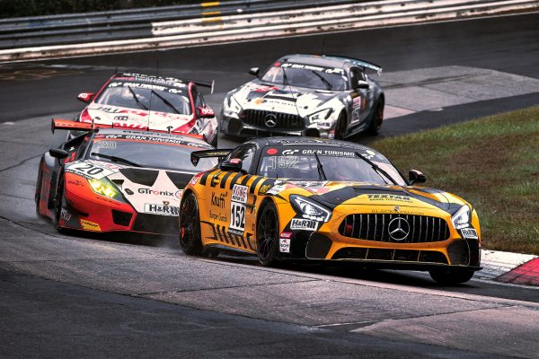 car-racing-4498477_1920